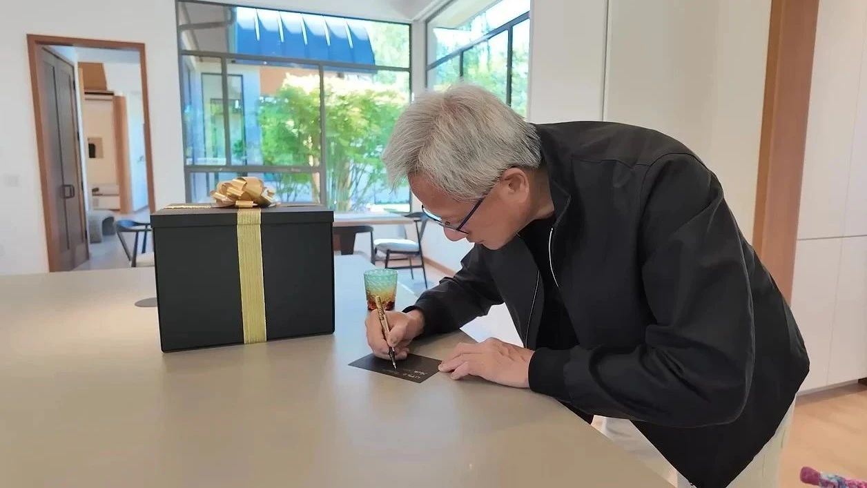 售价2万5!英伟达推出机器人“最强大脑”:AI算力飙升750%配128GB大内存,宇树已经用上了